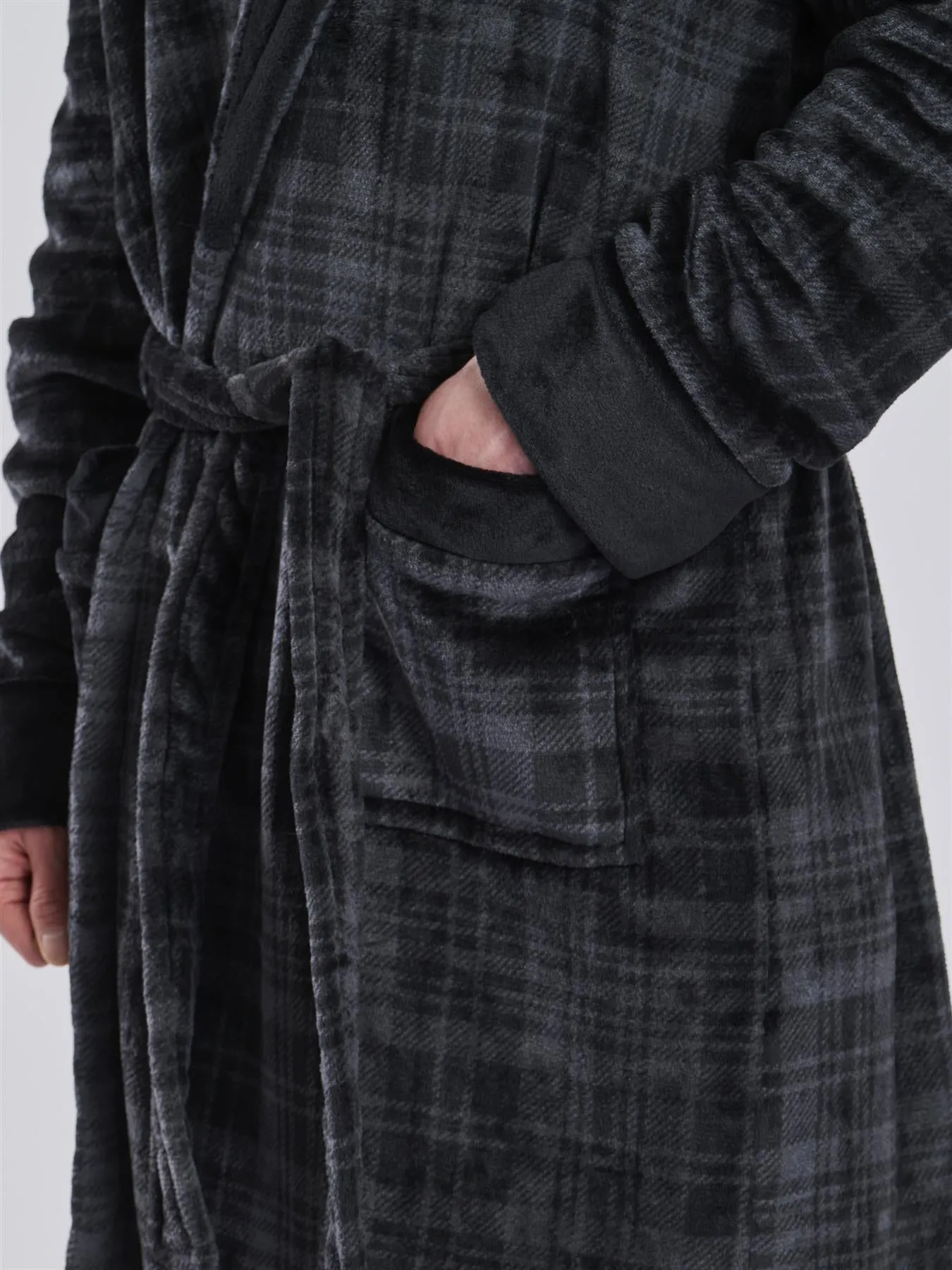 Loungeable Mens Black Check Fleece Dressing Gown